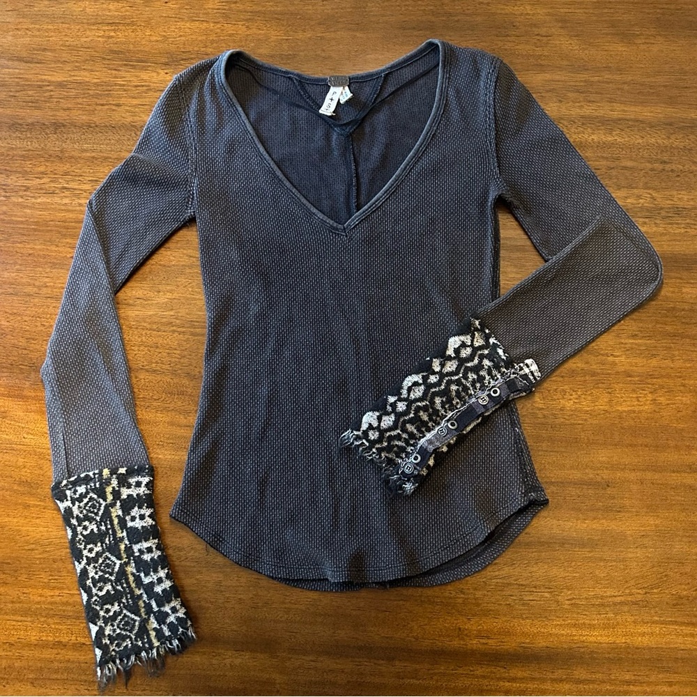 Free People Art School Button Cuff Thermal Gray Long Sleeve V-Neck Size Small